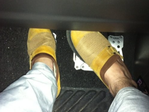 赛道驾驶入门:跟趾动作分解教学